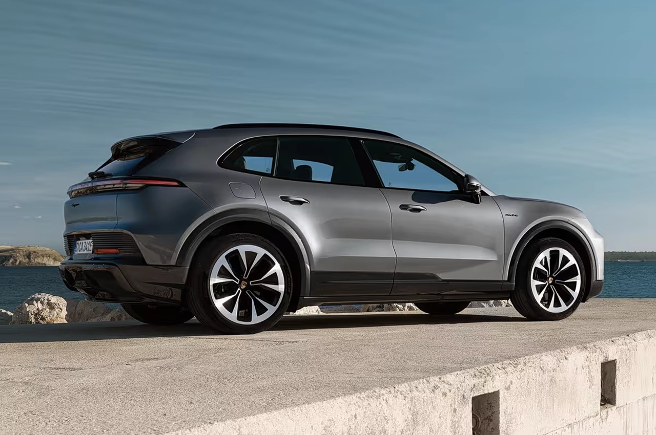 AutomobileFa Porsche Cayenne 14041106 2