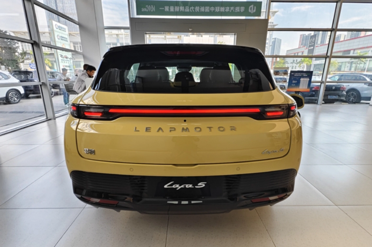 AutomobileFa leapmotorB05 14041105 11