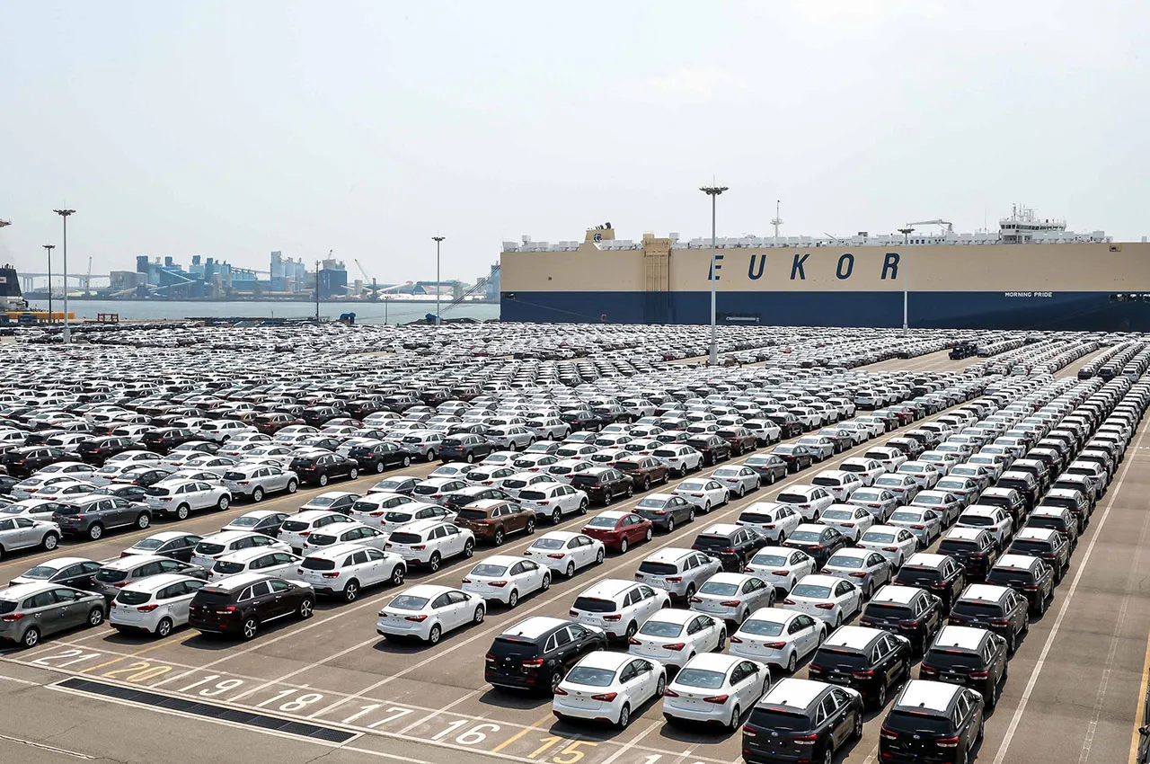 خودورهای مانده در گمرک ترخیص می‌شوند